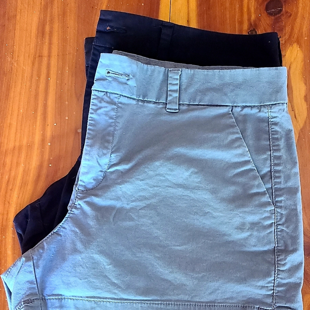 2/$25 Old Navy Everyday Shorts Mid-Rise size 10
